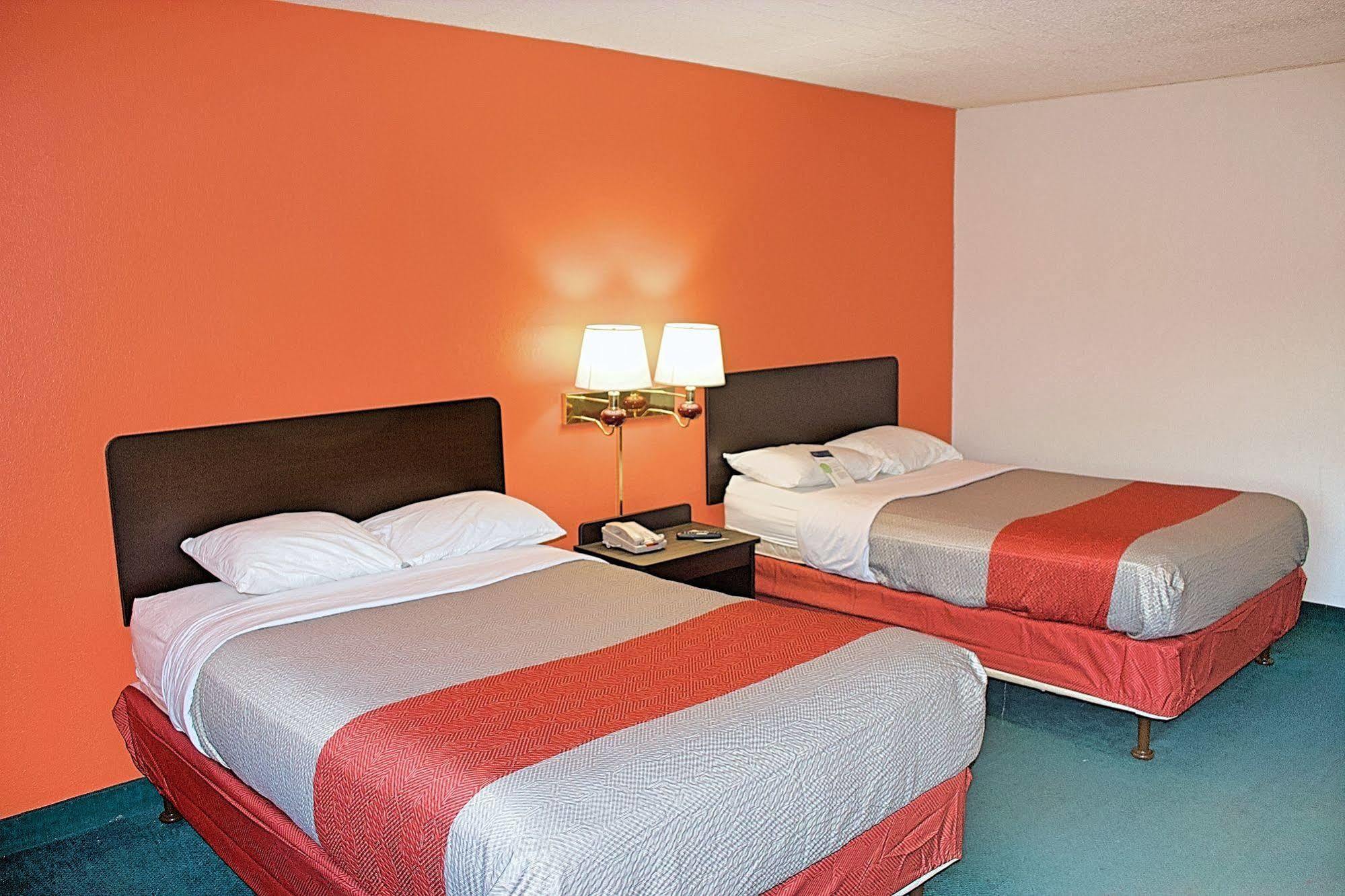 Motel 6-New Stanton, Pa Exteriör bild